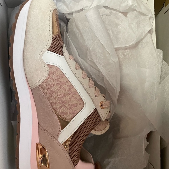 Michael Kors Runners - Picture 2 of 4